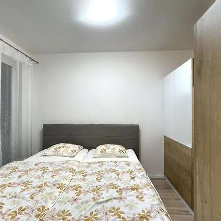 Apartment 1 With Terrace, Petrzalka Pressburg